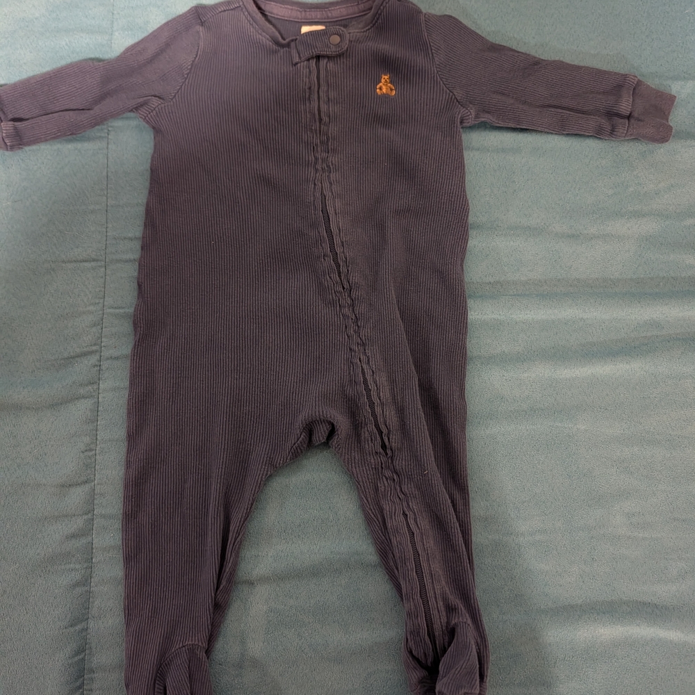 GAP Kids Footie in Charcoal Gray